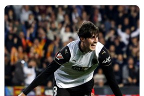 易游体育 -转会期比利亚雷亚尔调整名单以备全明星赛，篮板制胜环节打磨，质疑声仍在，细节决定成败 